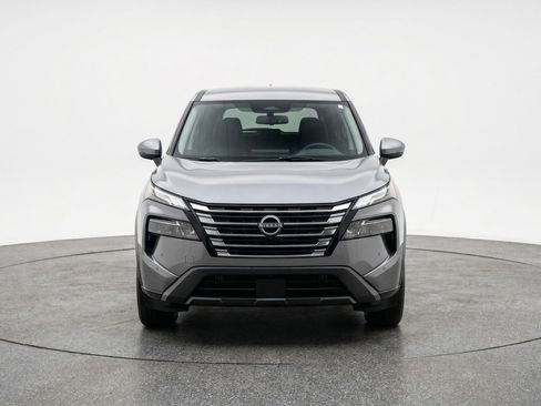 Used 2025 Nissan Rogue SV FWD image 2