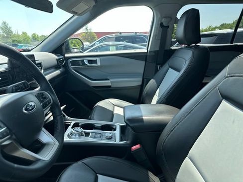 Used 2023 Ford Explorer XLT w/ Equipment Group 202A AWD/4WD image 7