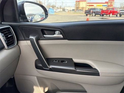 Used 2022 Kia Sportage LX w/ LX FWD Value Edition Package image 23