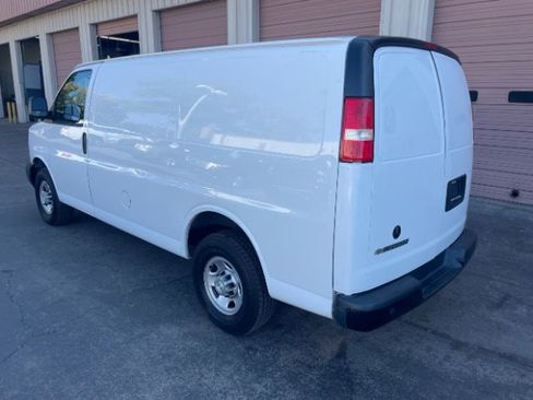 Used 2021 Chevrolet Express 2500 RWD image 3
