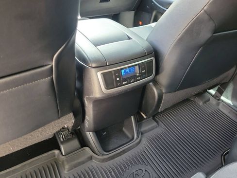 Used 2019 Toyota Highlander Limited AWD/4WD image 12