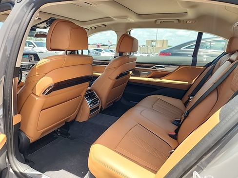Used 2021 BMW 750i xDrive w/ Autobahn Package AWD/4WD image 3