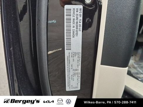 Used 2024 Chrysler Pacifica Touring-L FWD image 30