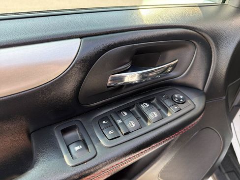 Used 2019 Dodge Grand Caravan GT FWD image 13