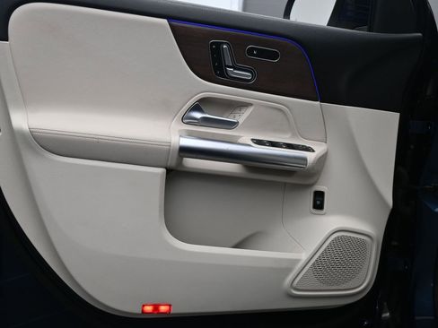 Used 2023 Mercedes-Benz GLA 250 4MATIC image 9