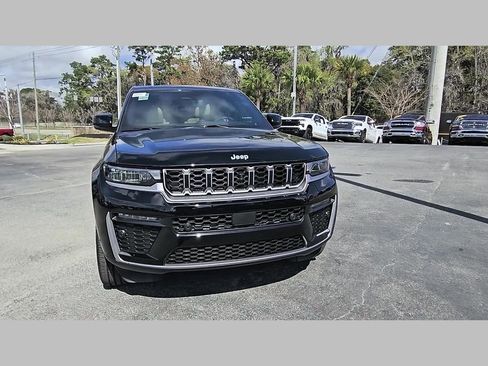 New 2026 Jeep Grand Cherokee L Limited w/ Luxury Tech Group II RWD image 38