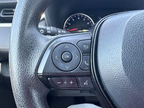 Used 2021 Toyota RAV4 XLE w/ Convenience Package FWD image 9