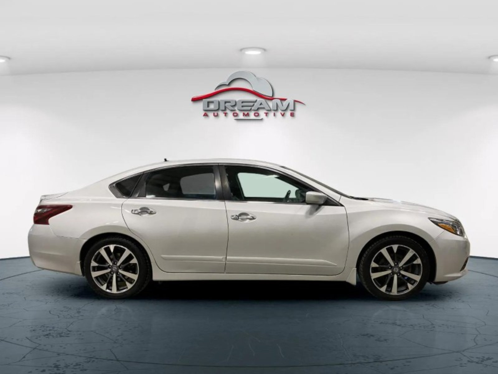 Used 2017 Nissan Altima 2.5 SR w/ LED Appearance Package FWD image 21