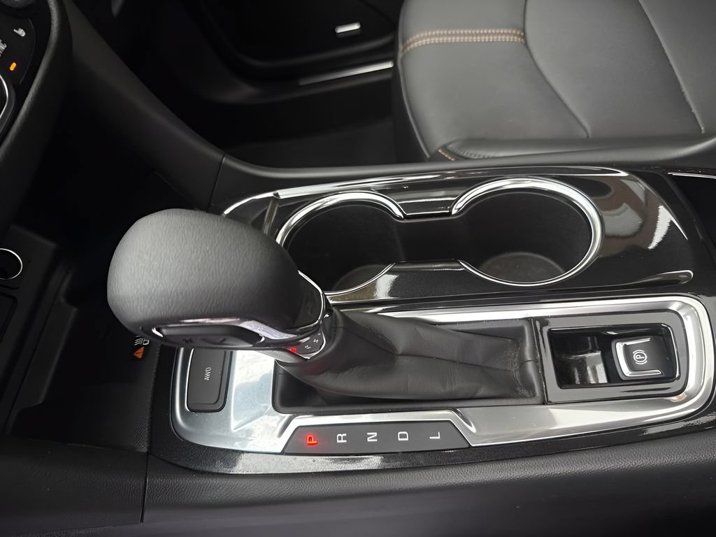 Used 2024 Chevrolet Equinox Premier AWD/4WD image 24