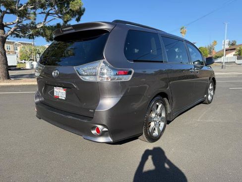 Used 2013 Toyota Sienna SE w/ Premium Pkg w/Entune FWD image 7