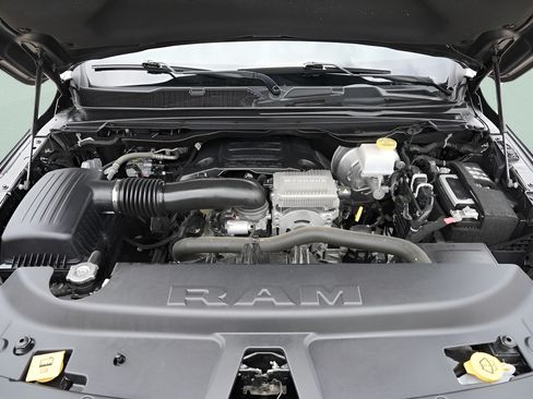 Used 2023 RAM 1500 Big Horn AWD/4WD image 18