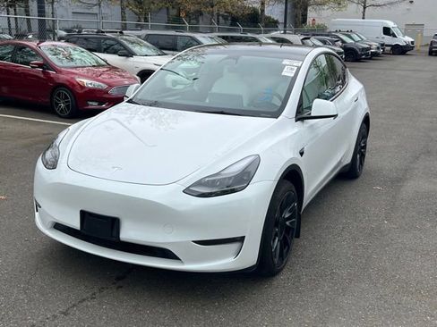 Used 2023 Tesla Model Y Long Range AWD/4WD image 3