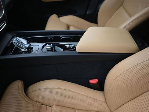 Used 2024 Volvo XC60 T8 Ultimate w/ Protection Package Premier image 20