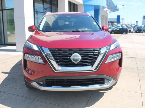 Used 2021 Nissan Rogue Platinum FWD image 2