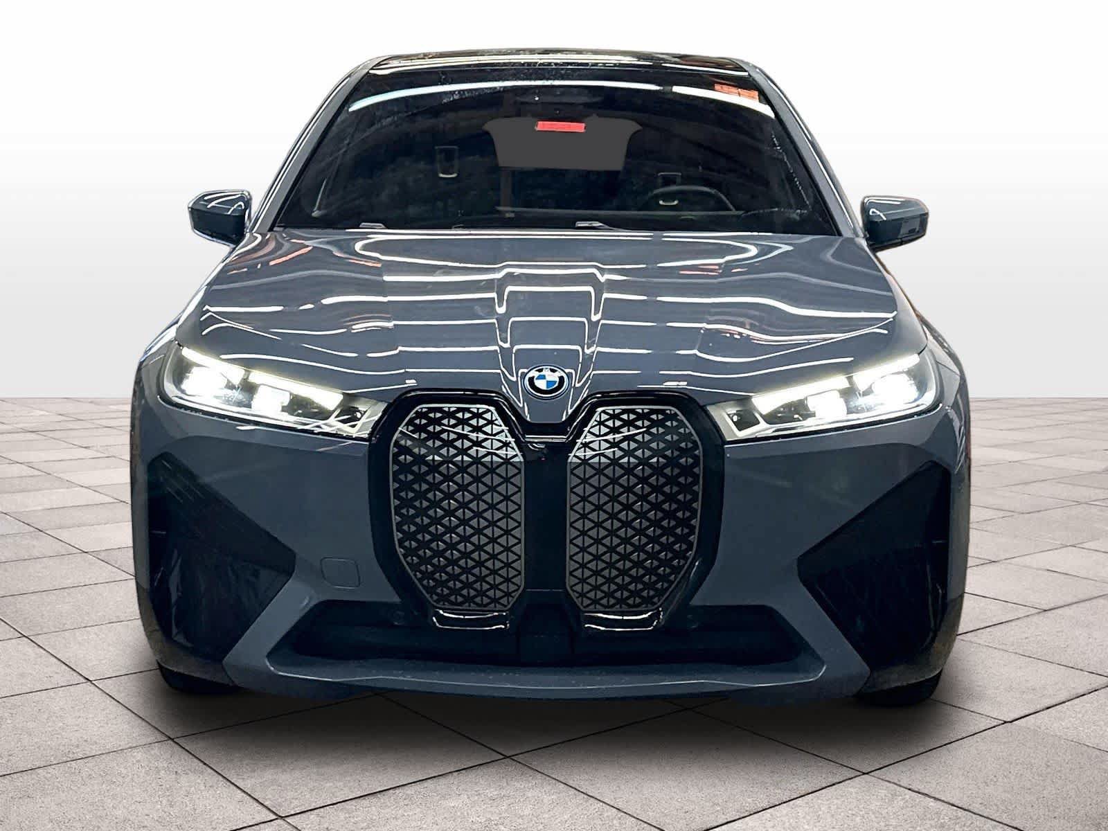 Used 2024 BMW iX xDrive50 w/ Premium Package AWD/4WD image 3