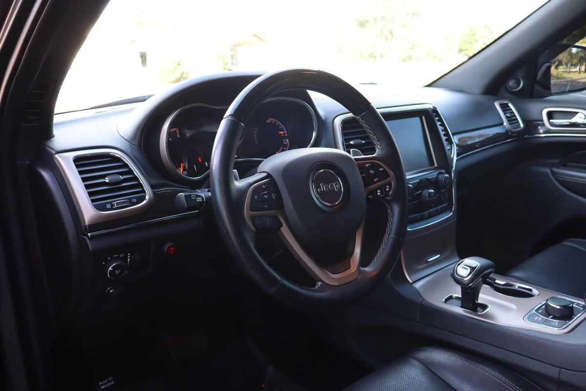 Used 2014 Jeep Grand Cherokee Overland w/ Advanced Technology Group AWD/4WD image 15
