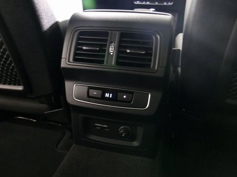 Used 2024 Audi Q5 e Premium w/ Convenience Package image 29