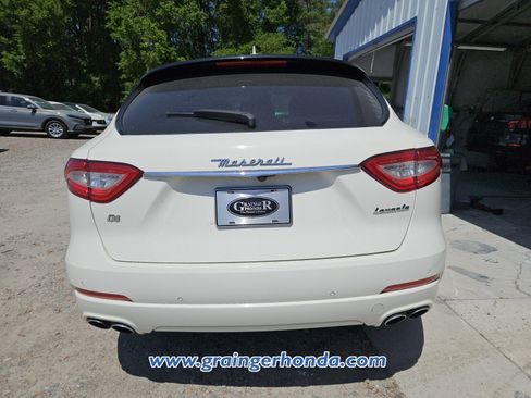 Used 2020 Maserati Levante AWD/4WD image 8