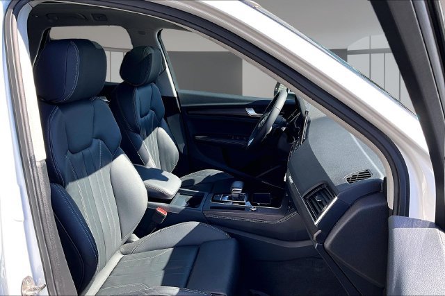 Used 2024 Audi Q5 2.0T Premium Plus w/ Premium Plus Package AWD/4WD image 29
