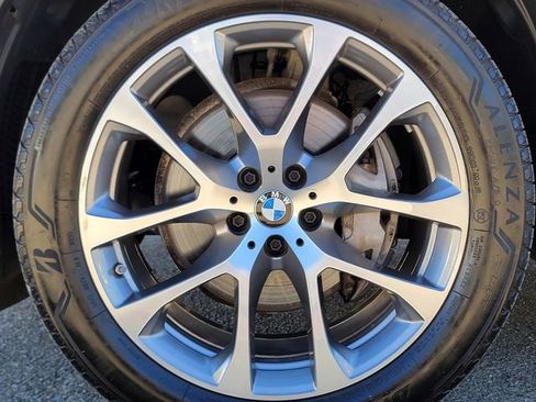 Used 2024 BMW X5 xDrive40i w/ Premium Package image 13