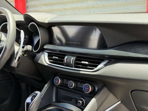 Used 2022 Alfa Romeo Stelvio Sprint AWD/4WD image 43