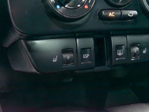 Used 2010 Volkswagen Beetle Coupe FWD image 21