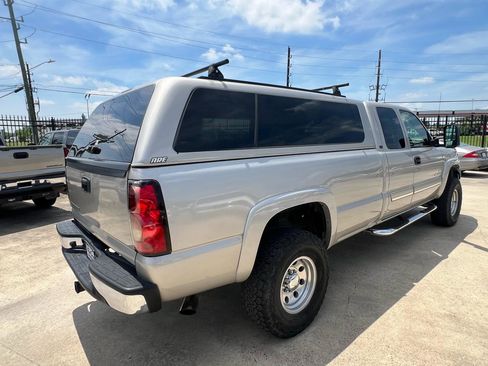 Used 2006 Chevrolet Silverado 2500 LT w/ Heavy-Duty Power Package AWD/4WD image 7