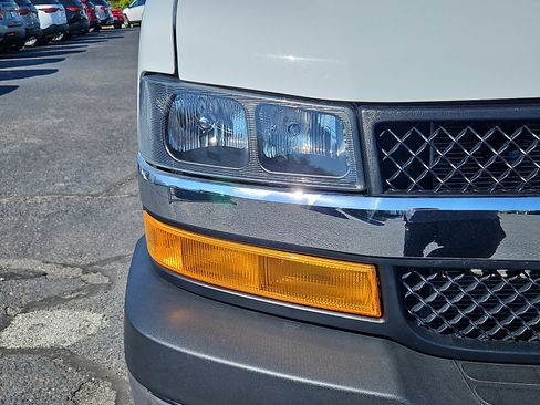 Used 2024 Chevrolet Express 3500 LT w/ LT Preferred Equipment Group RWD image 9