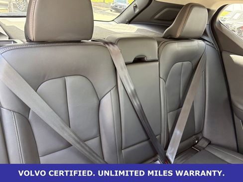 Certified 2025 Volvo XC40 B5 Plus AWD/4WD image 33
