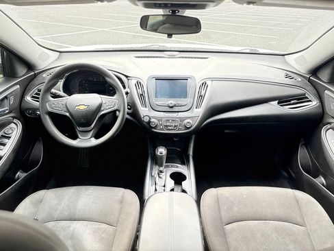 Used 2018 Chevrolet Malibu LT FWD image 19