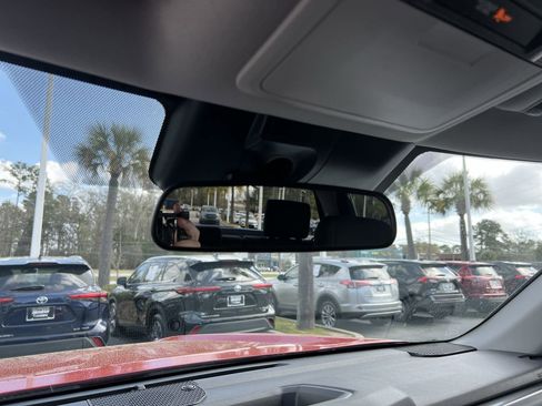 Used 2022 Toyota Tundra SR5 w/ SR5 Convenience Package image 27