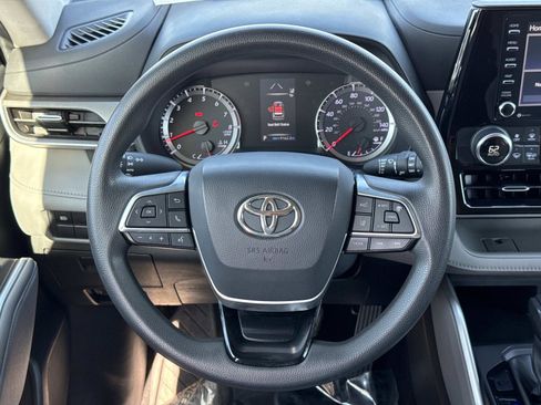 Used 2021 Toyota Highlander L image 10