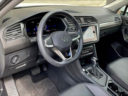Certified 2022 Volkswagen Tiguan SE w/ Panoramic Sunroof Package image 14