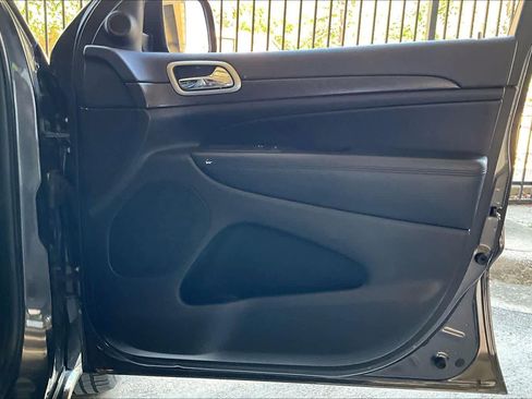 Used 2018 Jeep Grand Cherokee Altitude image 22