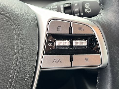 Certified 2025 Kia Telluride LX image 30