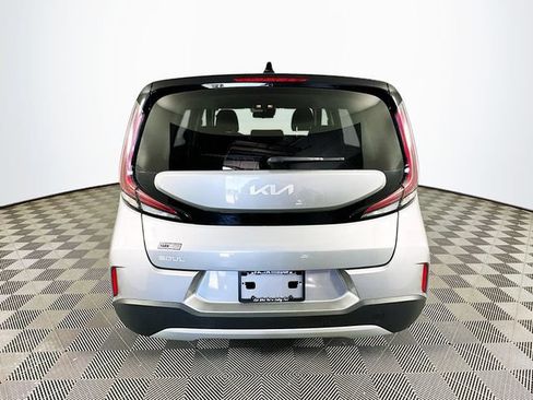 Used 2025 Kia Soul LX FWD image 10