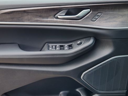 New 2026 Jeep Grand Cherokee L Limited AWD/4WD image 18