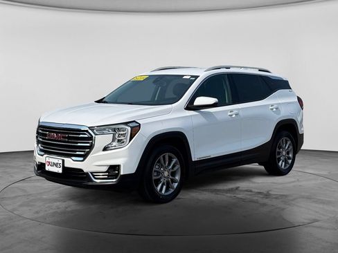 Used 2024 GMC Terrain SLT FWD image 3