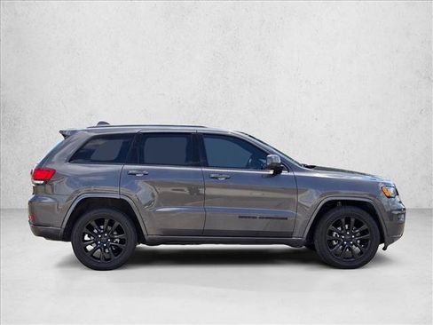 Used 2019 Jeep Grand Cherokee Altitude RWD image 4