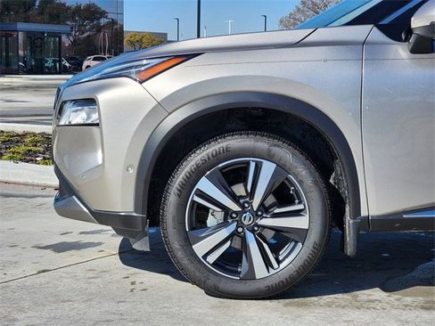 Used 2021 Nissan Rogue Platinum image 6