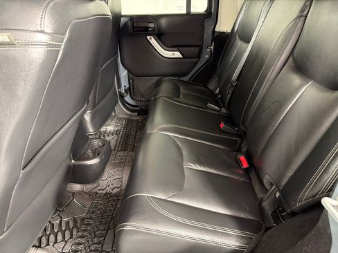 Used 2015 Jeep Wrangler Unlimited Rubicon AWD/4WD image 15