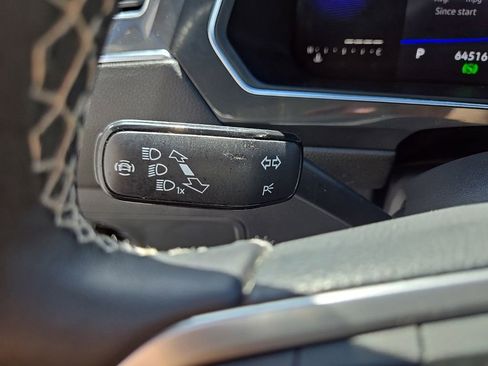 Used 2023 Volkswagen Tiguan SE w/ Panoramic Sunroof Package FWD image 25