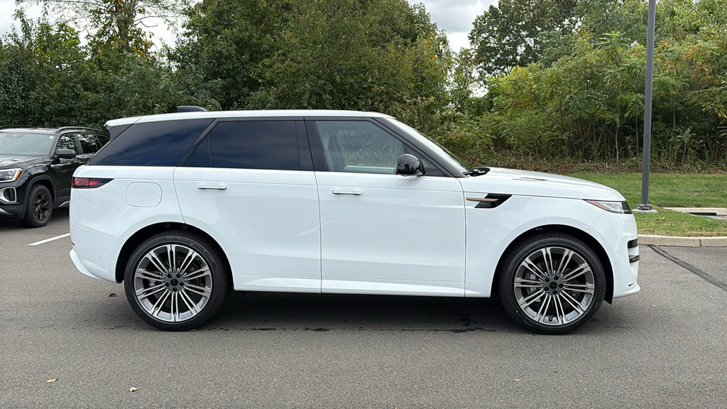 New 2027 Land Rover Range Rover Sport Dynamic SE AWD/4WD image 9