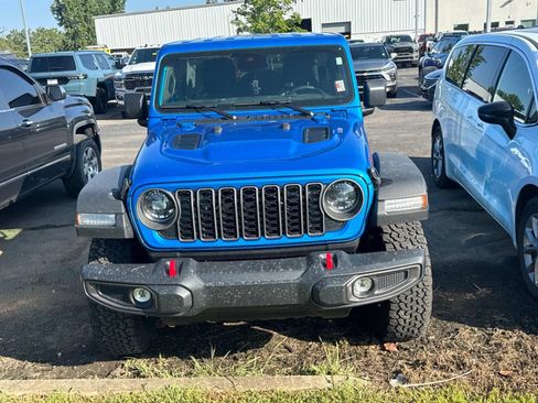 Used 2025 Jeep Wrangler Unlimited Rubicon w/ Convenience Group AWD/4WD image 6