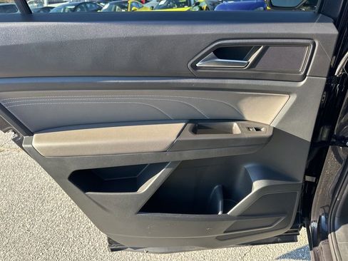 Used 2023 Volkswagen Atlas Cross Sport SEL image 29