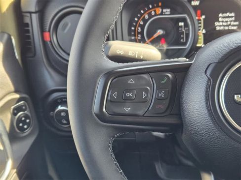 New 2025 Jeep Gladiator Rubicon image 19