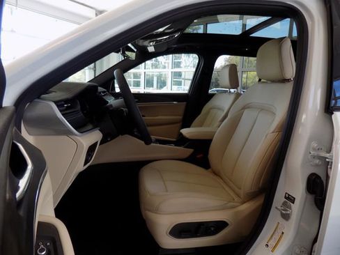 New 2026 Jeep Grand Cherokee Limited w/ Luxury Tech Group II RWD image 23