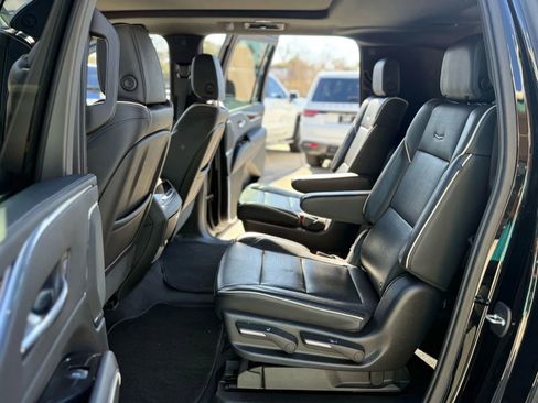 Used 2021 Cadillac Escalade ESV Premium Luxury image 17