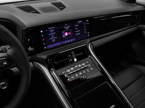 Certified 2025 Porsche Panamera 4 AWD/4WD image 30