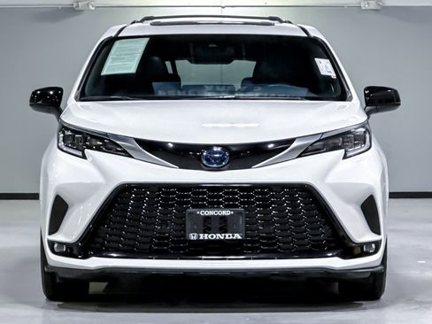 Used 2024 Toyota Sienna XSE AWD/4WD image 6